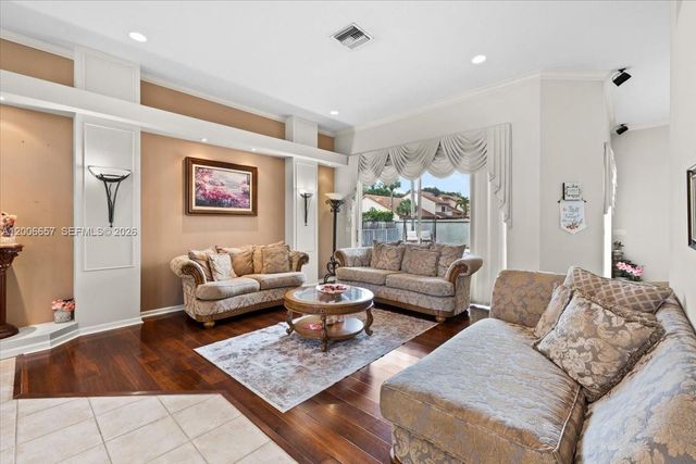 10912 NW 2nd St, Plantation, FL 33324
