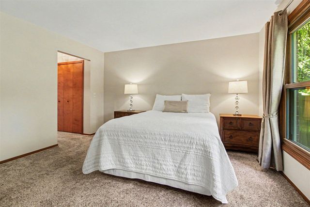 14017 Towering Oaks Drive, Utica, MI 48315