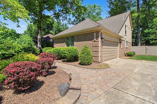 14017 Towering Oaks Drive, Utica, MI 48315