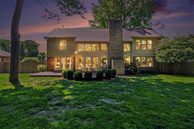 14017 Towering Oaks Drive, Utica, MI 48315