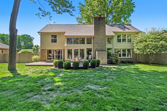 14017 Towering Oaks Drive, Utica, MI 48315