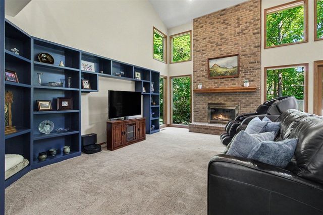 14017 Towering Oaks Drive, Utica, MI 48315