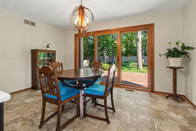 14017 Towering Oaks Drive, Utica, MI 48315