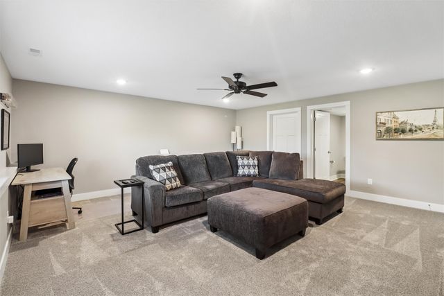 904 Summerset Place, Indianola, IA 50125