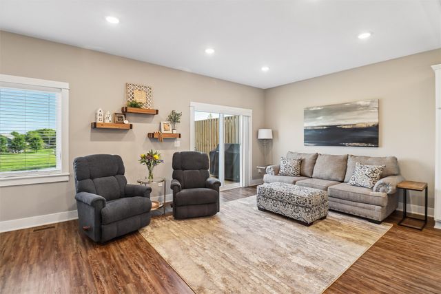904 Summerset Place, Indianola, IA 50125