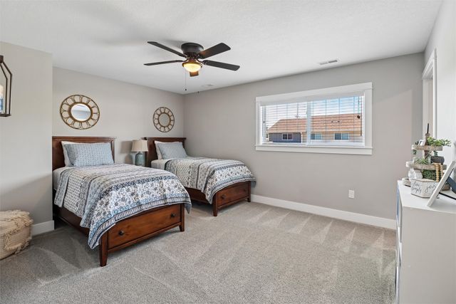 904 Summerset Place, Indianola, IA 50125