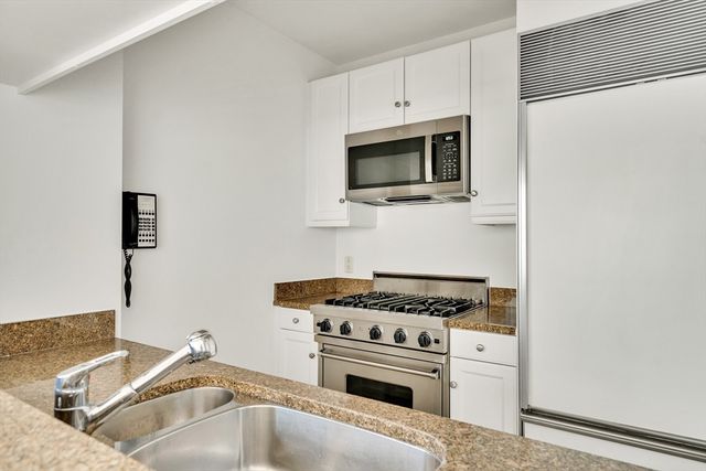 2 Avery St 27G, Boston, MA 02111