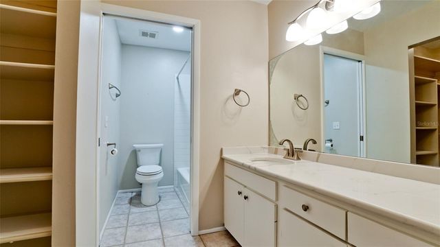 811 OAK DRIVE 811, Bradenton, FL 34210