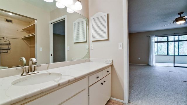 811 OAK DRIVE 811, Bradenton, FL 34210