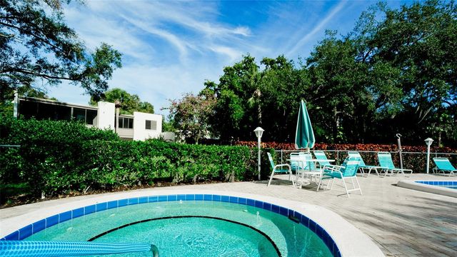 811 OAK DRIVE 811, Bradenton, FL 34210