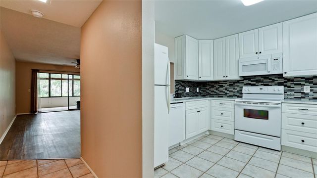811 OAK DRIVE 811, Bradenton, FL 34210
