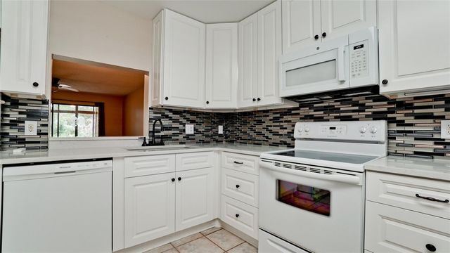 811 OAK DRIVE 811, Bradenton, FL 34210