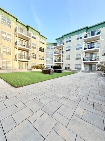 69 Foundry St 416, Wakefield, MA 01880