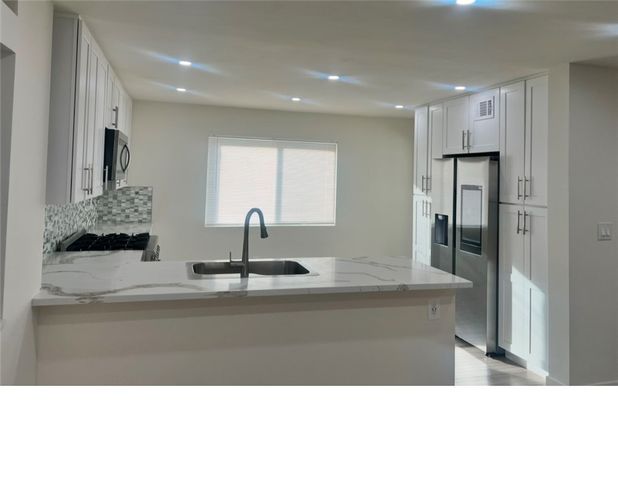 22245 Erwin Street 18, Woodland Hills, CA 91367