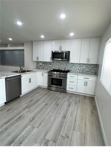 22245 Erwin Street 18, Woodland Hills, CA 91367