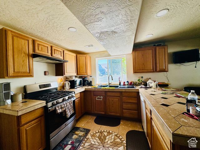 2552 W 2025 N, Clinton, UT 84015