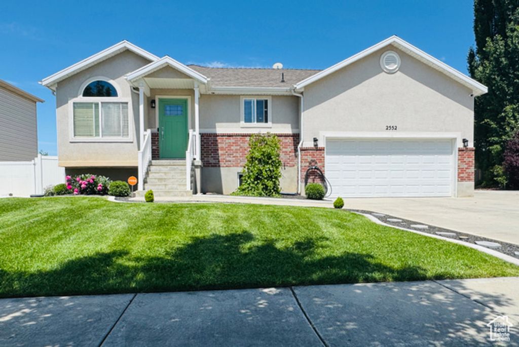 2552 W 2025 N, Clinton, UT 84015