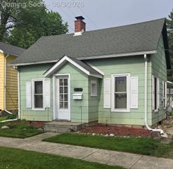 1122 N Madison Street, Lapeer, MI 48446