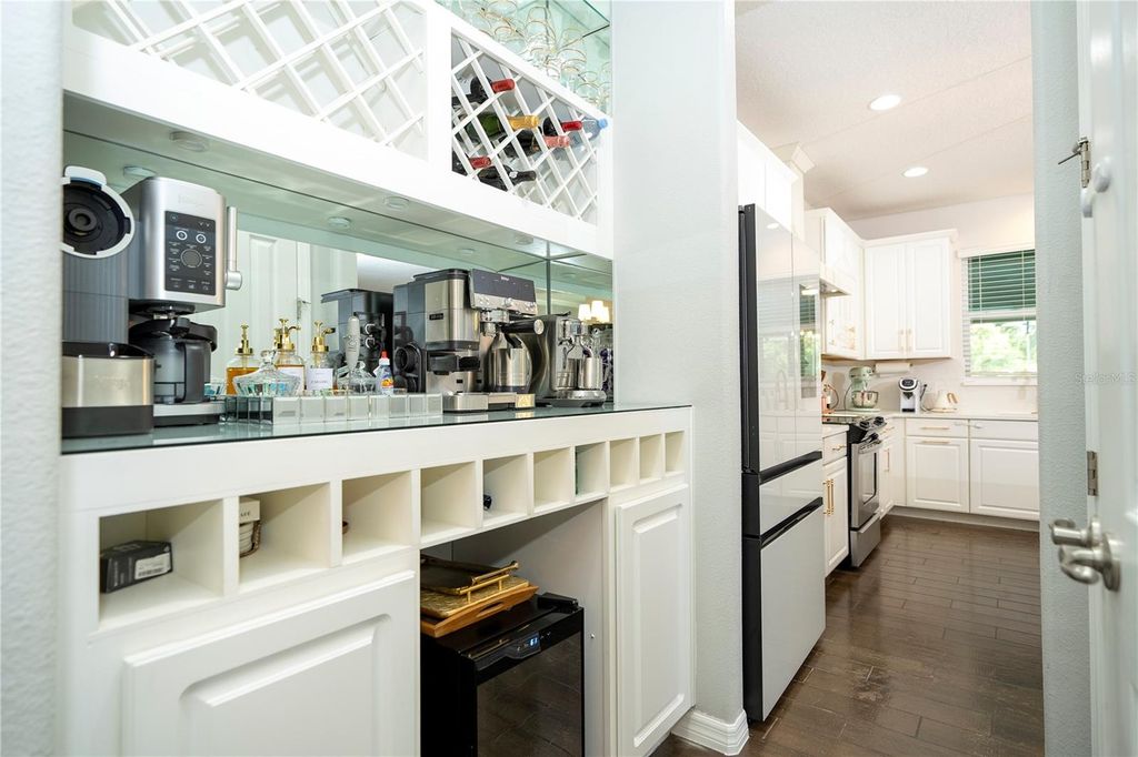 Image 11 of property listing at 5185 DOVE TREE STREET, Orlando, FL 32811