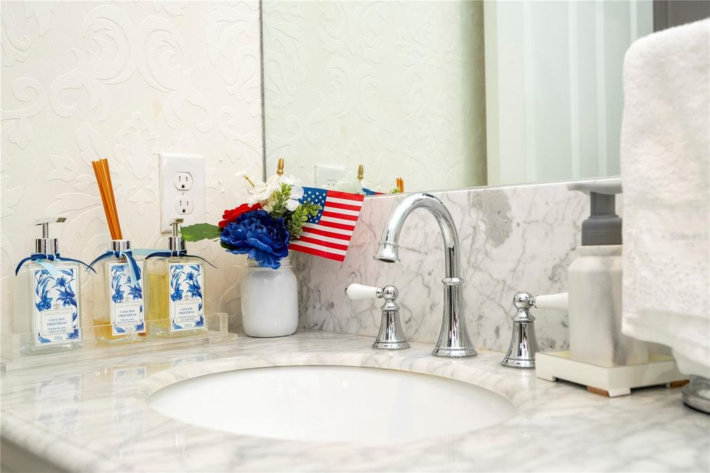Image 13 of property listing at 5185 DOVE TREE STREET, Orlando, FL 32811