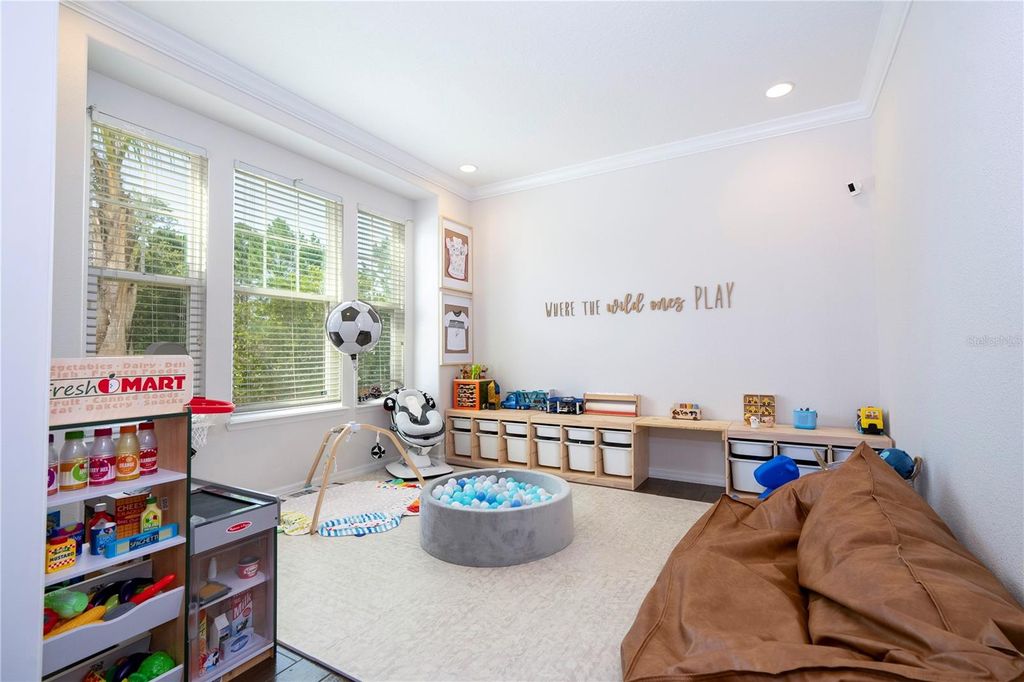 Image 7 of property listing at 5185 DOVE TREE STREET, Orlando, FL 32811