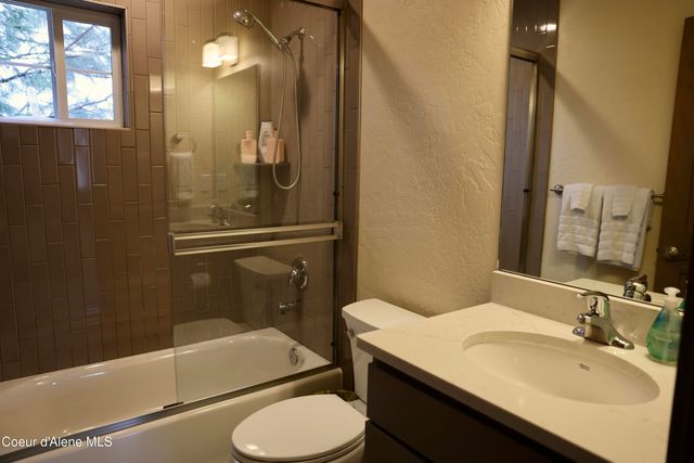 22 Welty Dr, Dover, ID 83825