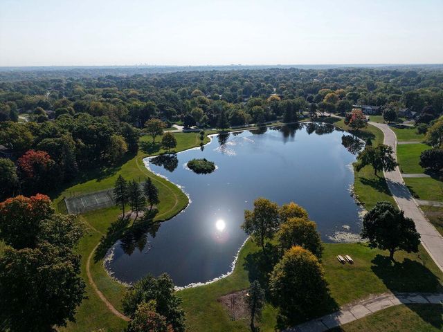 16690 Shore Line DRIVE, Brookfield, WI 53005