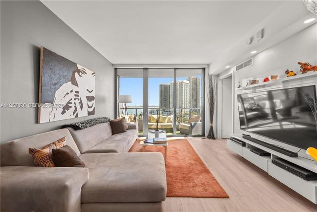 121 NE 34th St 1705, Miami, FL 33137