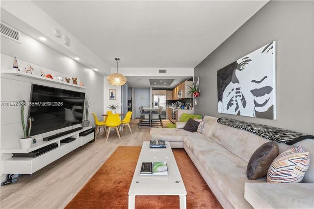 121 NE 34th St 1705, Miami, FL 33137