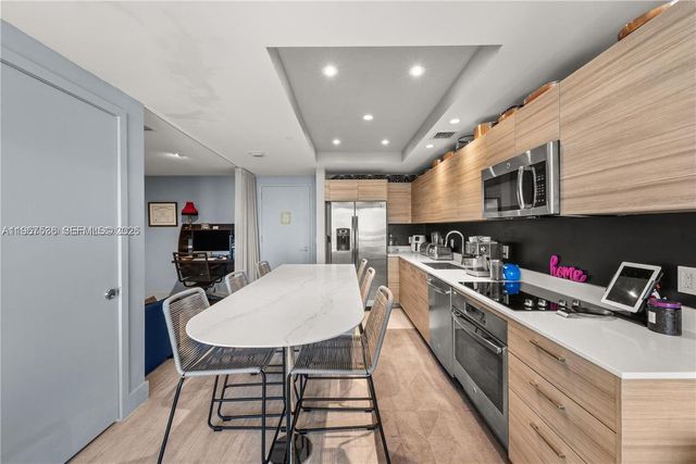 121 NE 34th St 1705, Miami, FL 33137