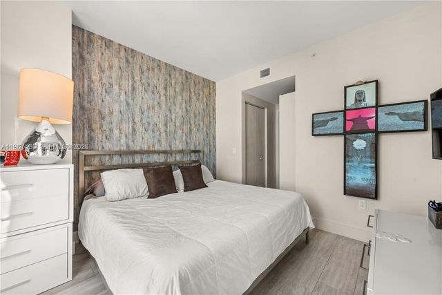 121 NE 34th St 1705, Miami, FL 33137