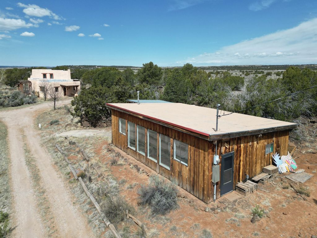 Image 31 of property listing at 33 KESTREL Road, Ramah, NM 87321
