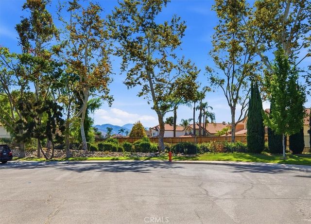 29028 Willow Creek, Highland, CA 92346
