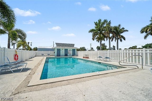 2912 Oleander ST B3, St James City, FL 33956