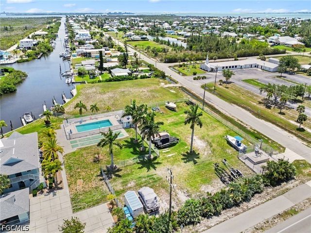 2912 Oleander ST B3, St James City, FL 33956