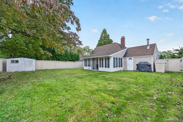 35 Hedge Lane, Westbury, NY 11590