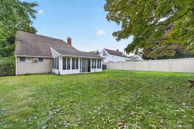 35 Hedge Lane, Westbury, NY 11590