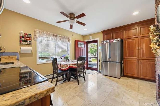 35 Hedge Lane, Westbury, NY 11590