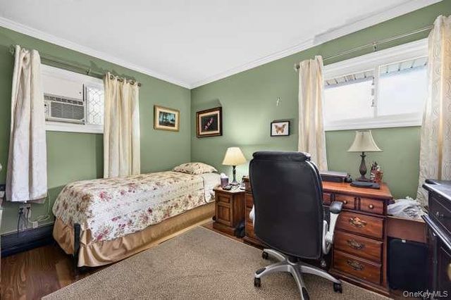35 Hedge Lane, Westbury, NY 11590