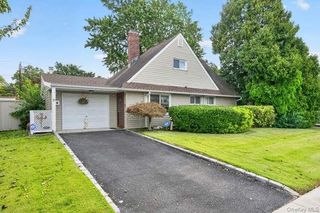 35 Hedge Lane, Westbury, NY 11590