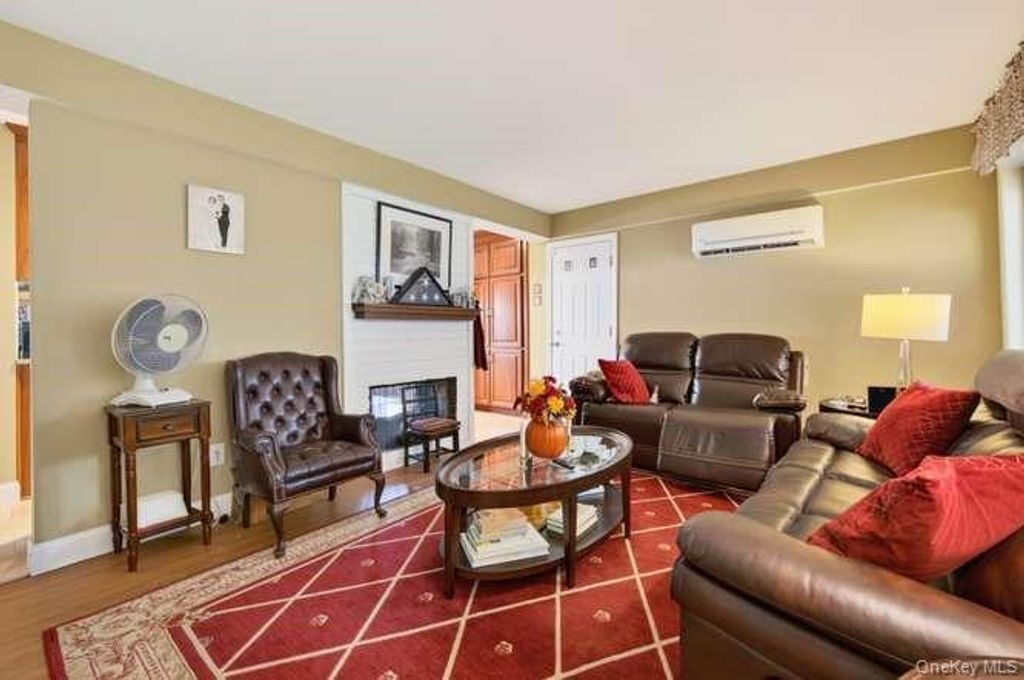 35 Hedge Lane, Westbury, NY 11590 — photo 3
