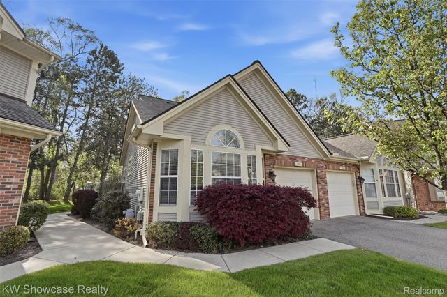 1021 Willowood Court Court, Fenton, MI 48430