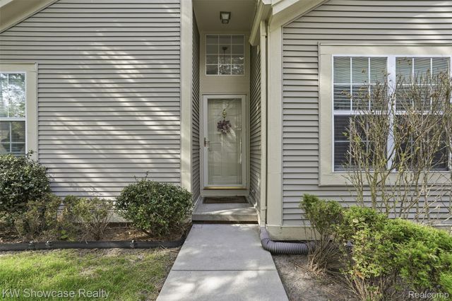 1021 Willowood Court Court, Fenton, MI 48430