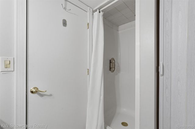 1021 Willowood Court Court, Fenton, MI 48430