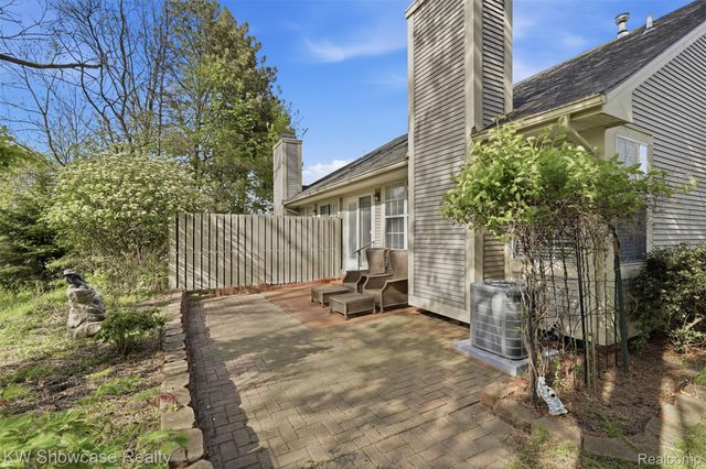 1021 Willowood Court Court, Fenton, MI 48430