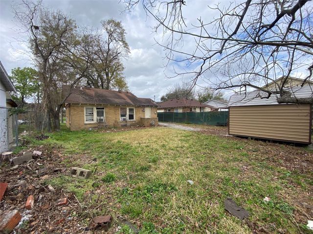 2715 Oakcliff Street, Houston, TX 77023