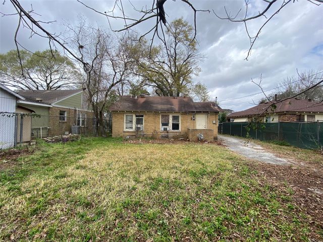 2715 Oakcliff Street, Houston, TX 77023
