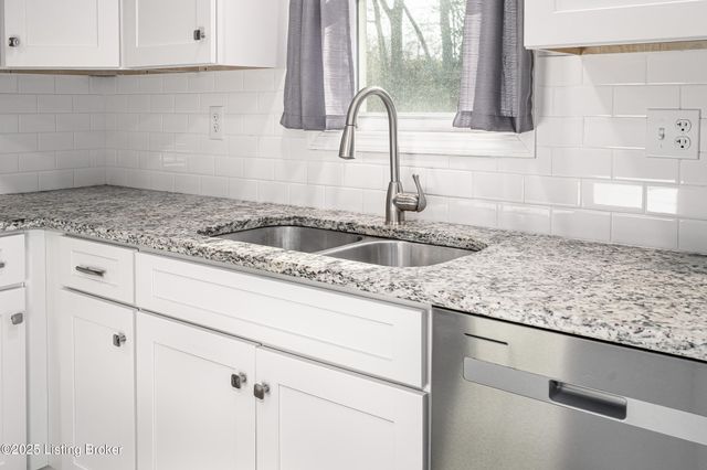 3118 Sunny Ln, Louisville, KY 40205