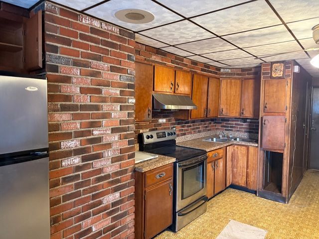 855 Saratoga St, Boston, MA 02128