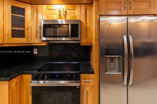 145 SE 25th Rd 1003, Miami, FL 33129